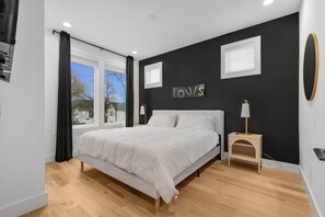 Tabla de planchar con plancha, wifi y ropa de cama 