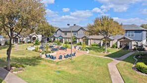 Outdoor dining - Landing | Stylish 2BD, Clubhouse, Courtyard (Austin)
