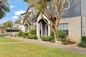 Exterior - Landing | Stylish 2BD, Clubhouse, Courtyard (Austin)