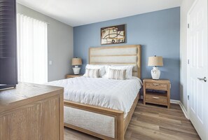 Desk, iron/ironing board, WiFi, bed sheets