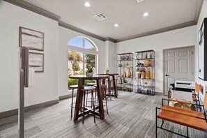 Dining - Landing | Modern 1BD, Clubhouse, Courtyard (Austin)