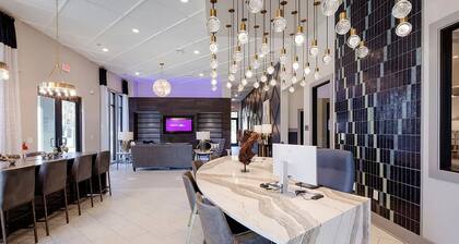 Landing | Chic 1BD, Yoga Studio, Gym