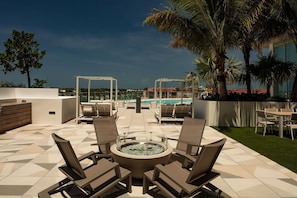 Terrace/patio - Landing | Spectacular 1BD, Pool (Naples)