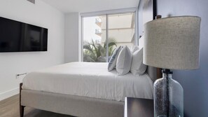 Desk, iron/ironing board, WiFi, bed sheets - Landing | Stylish 2BD, Pool (Naples)