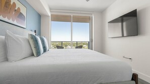 Desk, iron/ironing board, WiFi, bed sheets