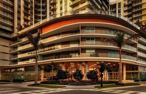 Exterior - Landing | Chic 2BD, Pool (Naples)