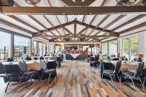 Banquet hall - Lucerne on the lake (Sainte-Adèle)