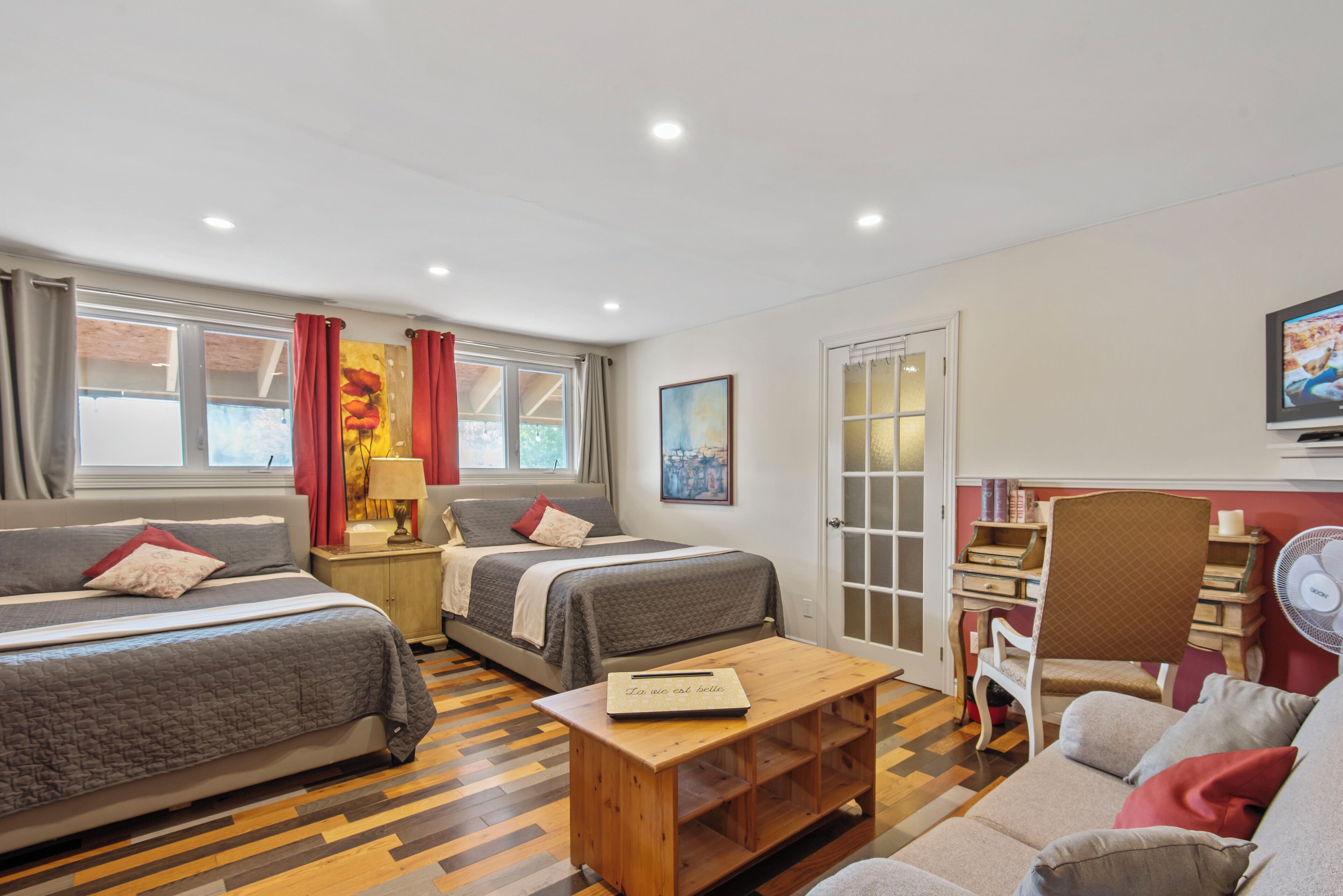 9 bedrooms, in-room safe, iron/ironing board, free WiFi