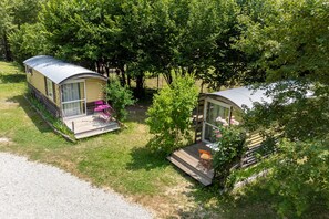 Exterior - “La Roulotte 2”: Mountain View, Private Terrace & Wi-Fi (Touët-sur-Var)