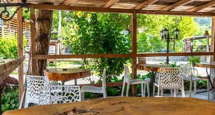 « La Roulotte 2 » : Vue Montagne, Terrasse Privée et Wi-Fi