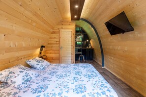 WiFi, bed sheets - Unusual accommodation: pod, 2 persons (Touët-sur-Var)