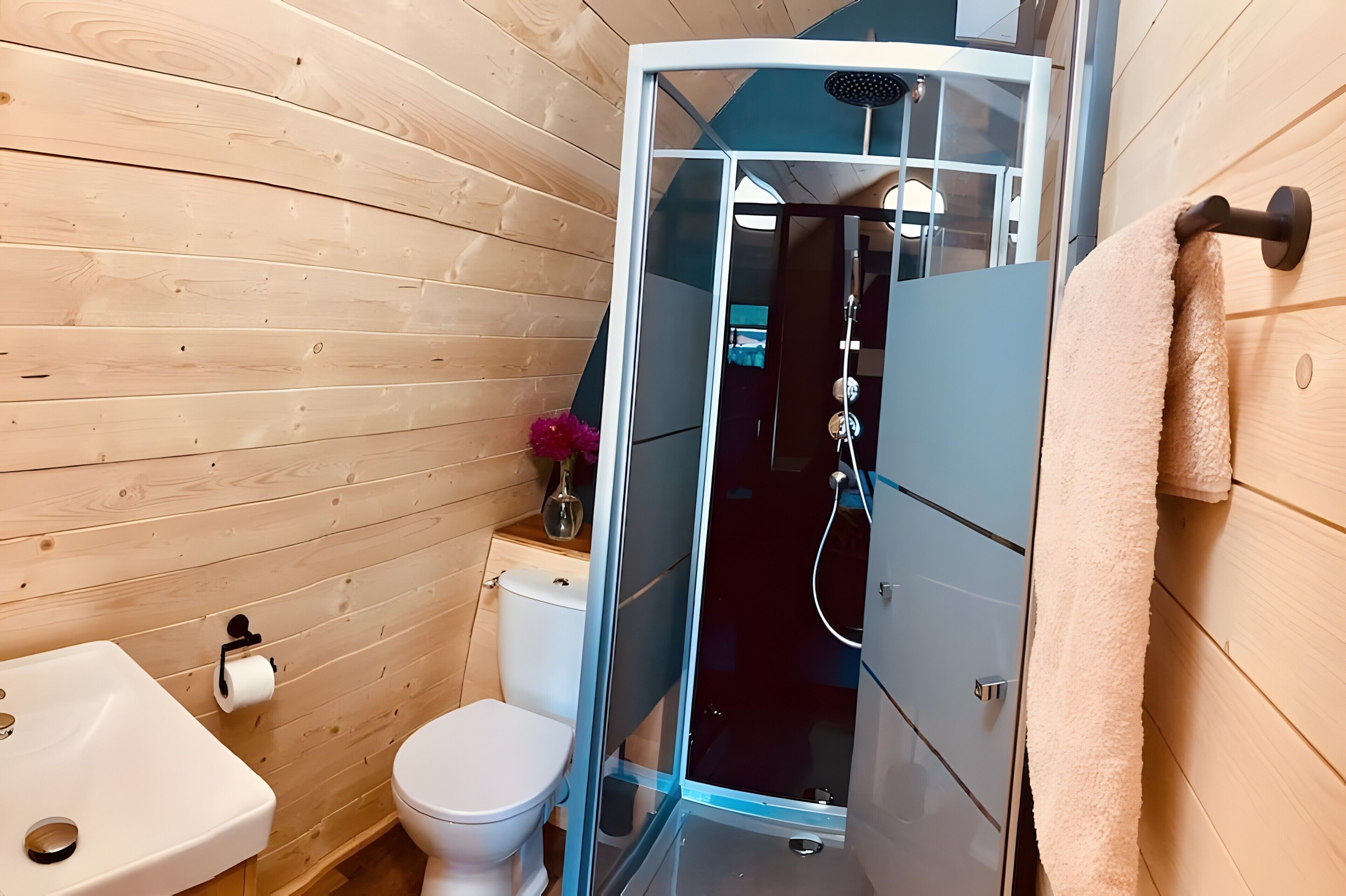 Douche, serviettes fournies