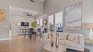 Smart TV - Landing | Spectacular 1BD, Gym, Pool (Murfreesboro)