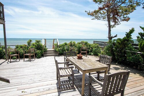 Waterfront with Private Beach, Stunning Views!