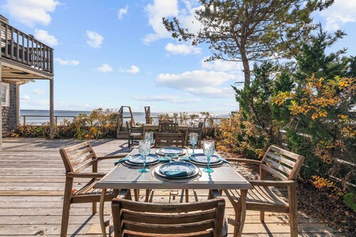 Waterfront with Private Beach, Stunning Views!