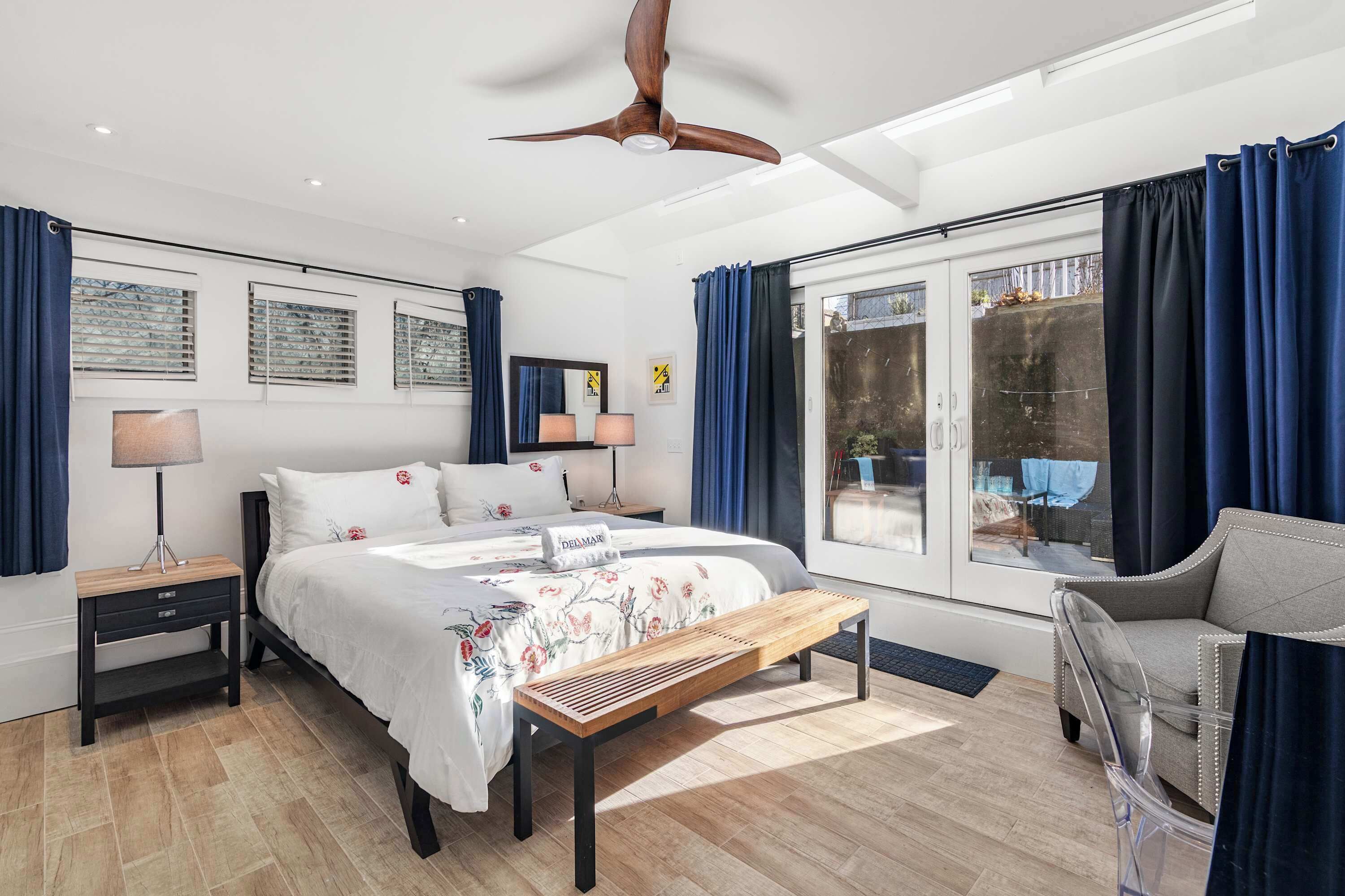 Desk, iron/ironing board, WiFi, bed sheets