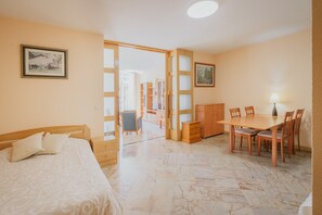 Iron/ironing board, WiFi, bed sheets - ‘Semidiáfano Santa Teresa’ Apartment – Historic Center of Ávila, Next to the City Walls (Ávila)