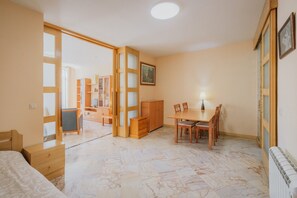 Bügeleisen/Bügelbrett, WLAN, Bettwäsche