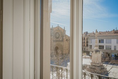 ‘Semidiáfano Santa Teresa’ Apartment – Historic Center of Ávila, Next to the City Walls
