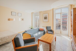 Unclassified image, 2 of 32, button