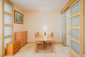 Dining - ‘Semidiáfano Santa Teresa’ Apartment – Historic Center of Ávila, Next to the City Walls (Ávila)