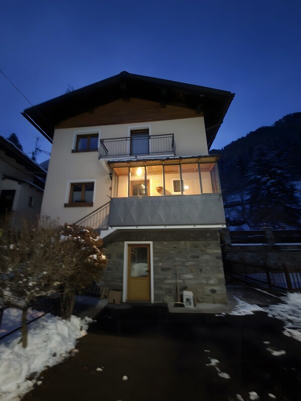 المنشأة من الخارج