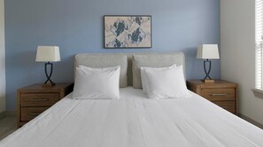 Desk, iron/ironing board, WiFi, bed sheets - Landing | Stunning 1BD, Courtyard, Clubhouse (Houston)