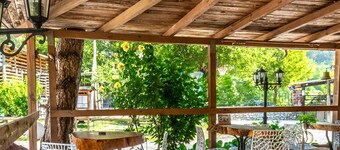 “La Roulotte 1” with Mountain View, Private Terrace and Wi-Fi