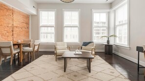 Interior - Landing | Stunning 2BD in University of Maryland (Baltimore)