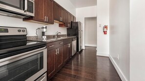 Fridge, dining tables - Landing | Stunning 2BD in University of Maryland (Baltimore)