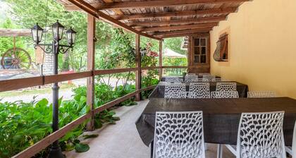 Tiny Home 'Le Pod 3' with Mountain View, Wi-Fi and Air Conditioning