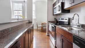 Fridge, dining tables - Landing | Amazing 1BD in University of Maryland (Baltimore)