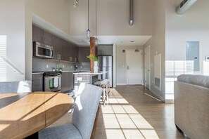 Interior - Landing | Beautiful 1BD, Game Room, Gym (New Haven)