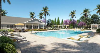 Landing | Spectacular 2BD, Pool, Gym