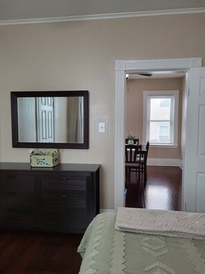 2 bedrooms, iron/ironing board, WiFi, bed sheets - #1- Stylish 2-bedroom apartment on the first floor perfect for your stay (Worcester)