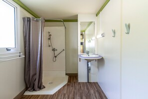 Ducha, secador de pelo, toallas