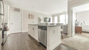 3 Schlafzimmer, Schreibtisch, Bügeleisen/Bügelbrett, WLAN