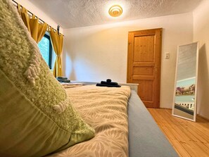 2 slaapkamers, een strijkplank/strijkijzer, wifi, beddengoed