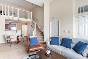 Smart TV - Landing | Incredible 2BD, Gym (New Haven)