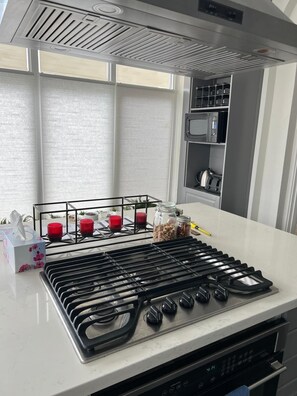 Microwave, oven, stovetop, dishwasher