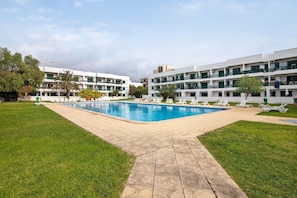 Pool - Peixe and Barco Studio's Apartment with Shared Pool, Wi-Fi & Air Conditioning (Vilamoura)