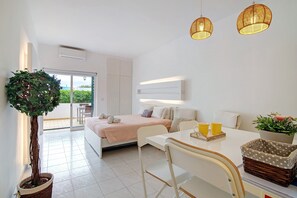 Iron/ironing board, WiFi, bed sheets - Peixe and Barco Studio's Apartment with Shared Pool, Wi-Fi & Air Conditioning (Vilamoura)