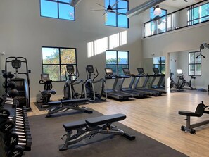 Fitness facility - Landing | Beautiful 2BD, Clubhouse, Gym (Windsor)