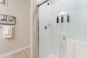 Bathroom - Landing | Stunning 2BD, Courtyard, Gym (Bloomfield)