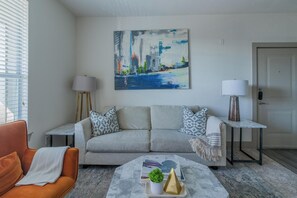 Smart TV - Landing | Amazing 2BD, Gym, Clubhouse (Houston)