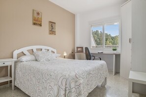 Ferros/tábuas de passar roupa, Wi-Fi, roupa de cama