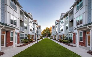 Exterior - Landing | Amazing 1BD in South End Stratford (Stratford)