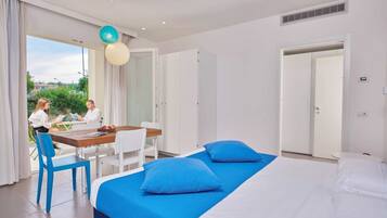 In-room safe, travel cot