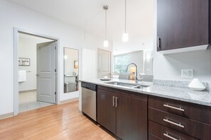 Interior - Landing | Beautiful Studio in South End Stratford (Stratford)