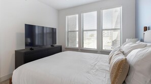 Desk, iron/ironing board, WiFi, bed sheets - Landing | Modern 1BD in Corinth (Denton)